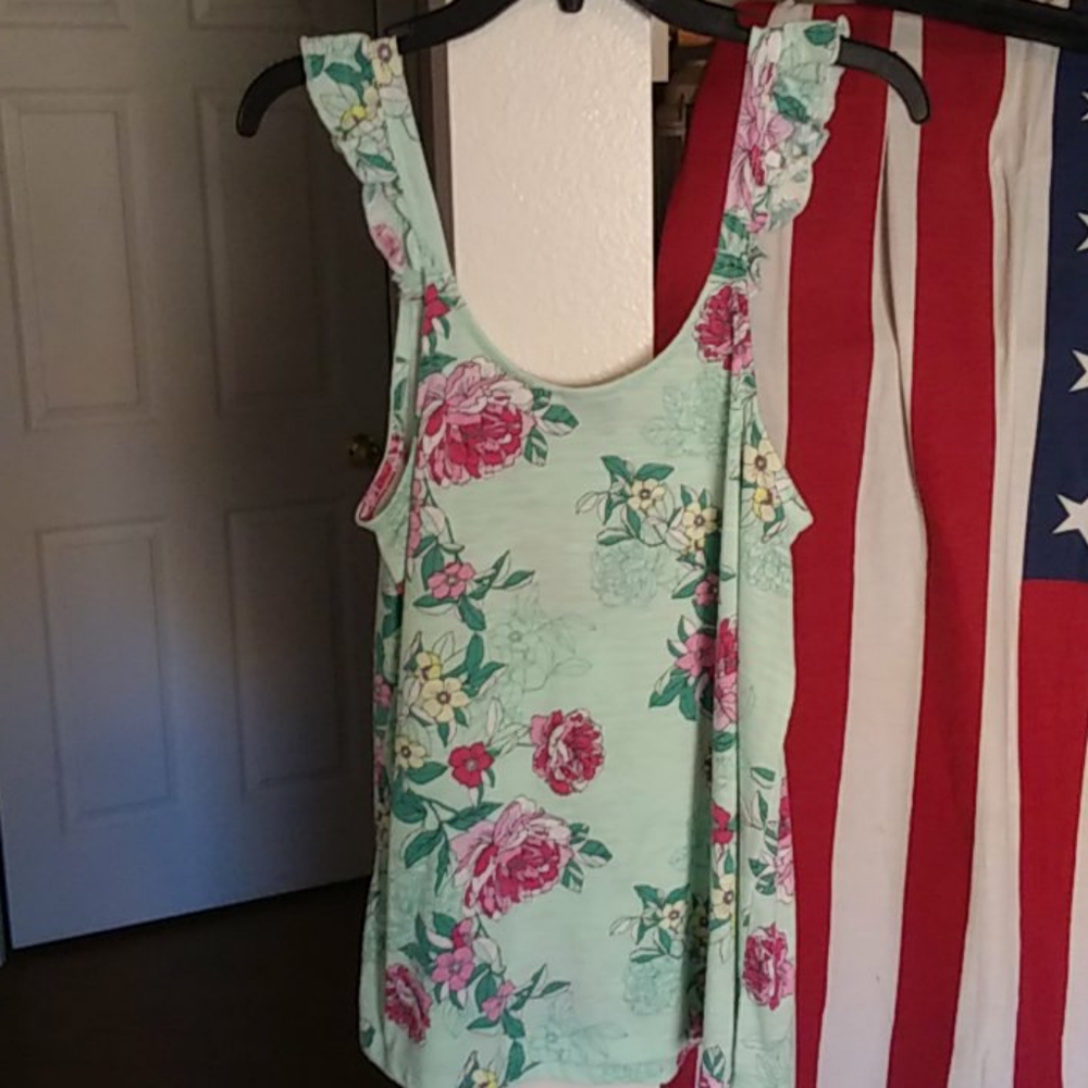 💥LAST CHANCE💥 Torrid floral top - Picture 2 of 7